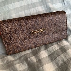 Michael Kors Classic Wallet